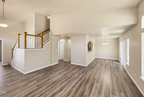 Living - 303 Live Oak Loop, Central Point, OR 97502 photo 2 of 6