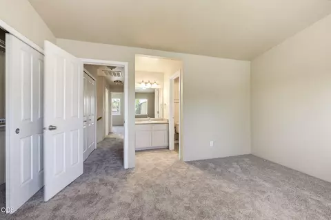 Bedroom - 303 Live Oak Loop, Central Point, OR 97502 photo 4 of 7