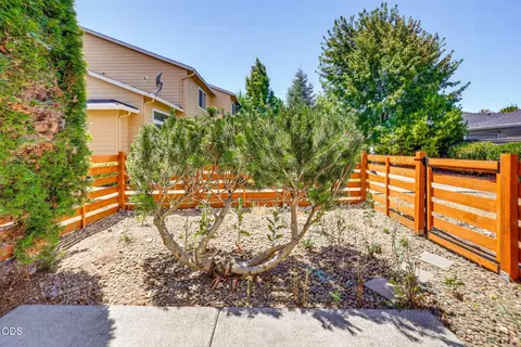 Exterior - 303 Live Oak Loop, Central Point, OR 97502 photo 7 of 11