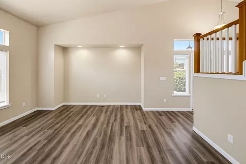 Living - 303 Live Oak Loop, Central Point, OR 97502 photo 1 of 7