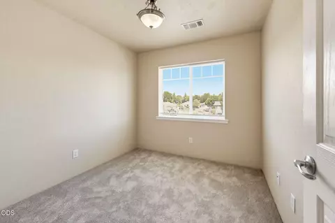 Bedroom - 303 Live Oak Loop, Central Point, OR 97502 photo 7 of 7