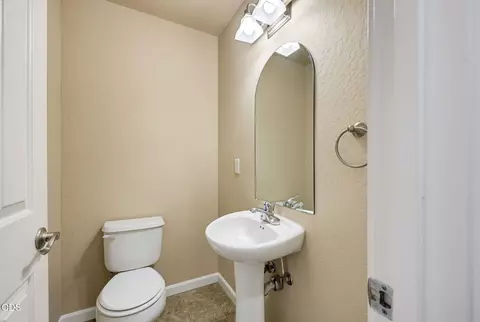 Bath - 303 Live Oak Loop, Central Point, OR 97502 photo 1 of 5