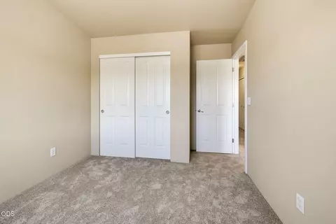Bedroom - 303 Live Oak Loop, Central Point, OR 97502 photo 6 of 7
