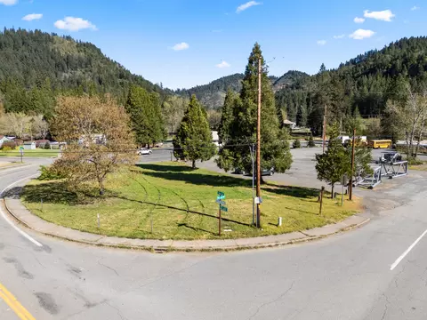 400 Old Hwy S, Wolf Creek, OR 97497
