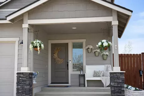655 NW 26th St, Redmond, OR 97756
