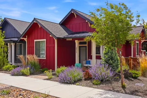 233 W Heising Dr, Sisters, OR 97759