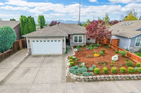 2025 Manchester Dr, Medford, OR 97501