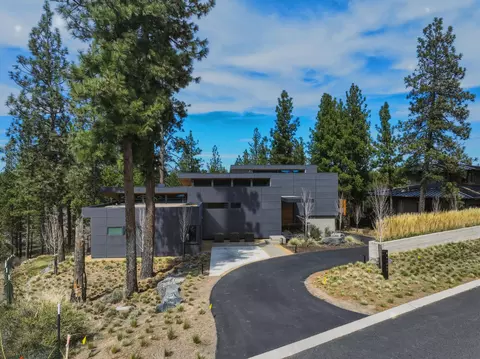 61865 Hosmer Lake Dr, Bend, OR 97702