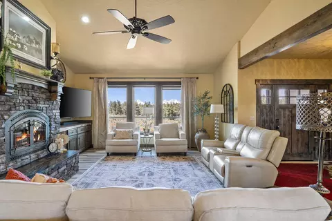 68050 Fryrear Rd, Sisters, OR 97759