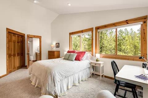 Bedroom - 16396 Skyline Dr, Bend, OR 97703 photo 6 of 10