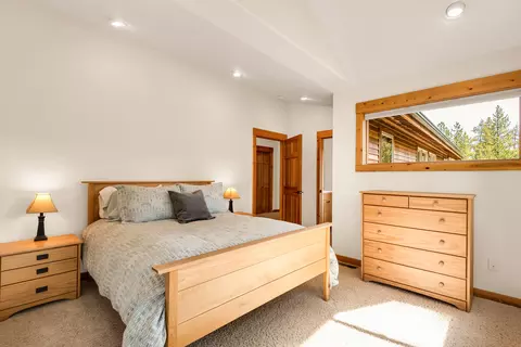 Bedroom - 16396 Skyline Dr, Bend, OR 97703 photo 4 of 10