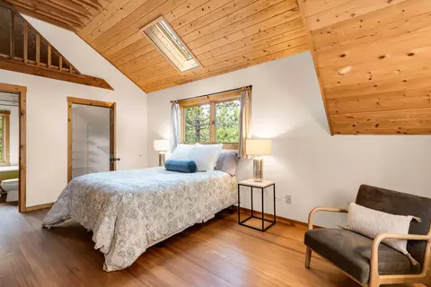 Bedroom - 16396 Skyline Dr, Bend, OR 97703 photo 8 of 10