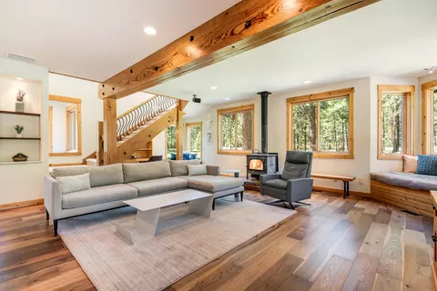 Living - 16396 Skyline Dr, Bend, OR 97703 photo 1 of 4