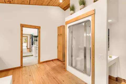 Bath - 16396 Skyline Dr, Bend, OR 97703 photo 4 of 7