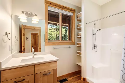 Bath - 16396 Skyline Dr, Bend, OR 97703 photo 1 of 7