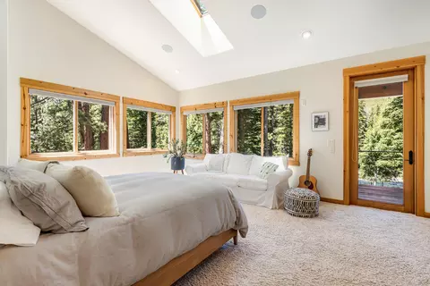 Bedroom - 16396 Skyline Dr, Bend, OR 97703 photo 2 of 10