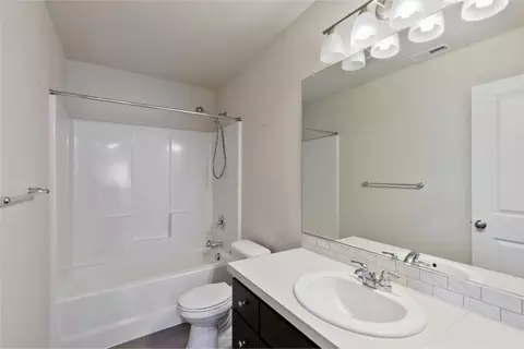 Bath - 20550 SE Cameron Ave, Bend, OR 97702 photo 1 of 2