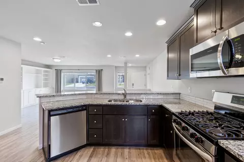 Kitchen - 20550 SE Cameron Ave, Bend, OR 97702 photo 2 of 2