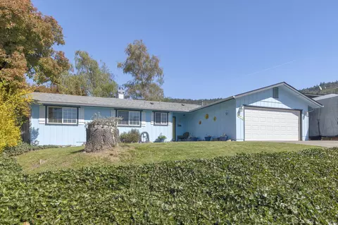 1026 NE Primrose Pl, Grants Pass, OR 97526