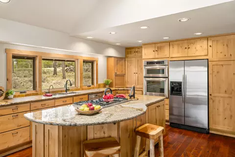 57678 Yellow Pine Ln #17, Sunriver, OR 97707