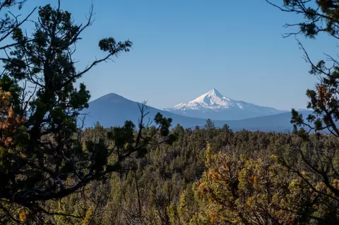 64837 Collins Rd, Bend, OR 97703