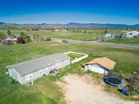 243 Highway 234, Eagle Point, OR 97524