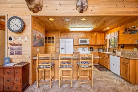 Kitchen - 53709 Riverview Dr, La Pine, OR 97739 photo 1 of 3