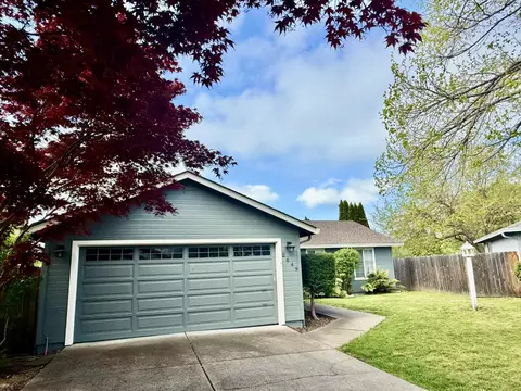 2649 Cummings Ln, Medford, OR 97501
