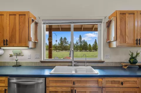 50940 S Huntington Rd, La Pine, OR 97739