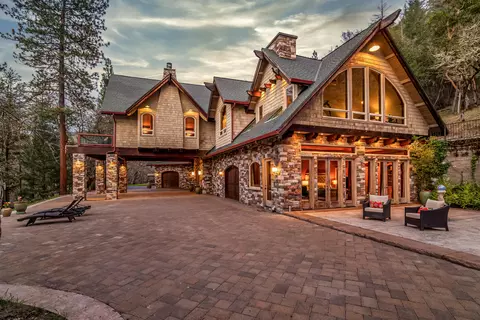 3998 Little Applegate Rd, Jacksonville, OR 97530