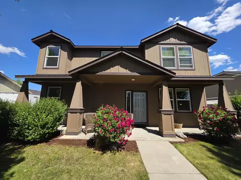 1390 NE 3rd St, Redmond, OR 97756