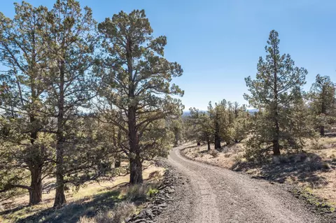 19040 Dusty Loop, Bend, OR 97703 photo 16