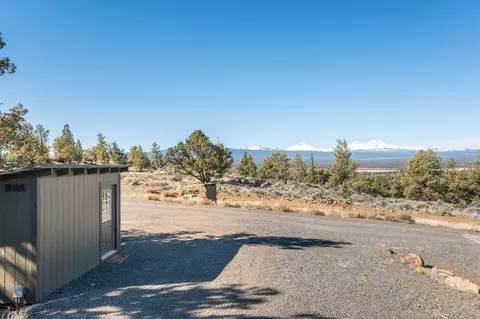 19040 Dusty Loop, Bend, OR 97703 photo 12