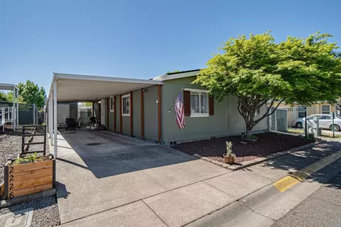 2228 New Haven Dr, Central Point, OR 97502