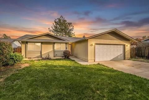 3167 Delta Waters Rd, Medford, OR 97504