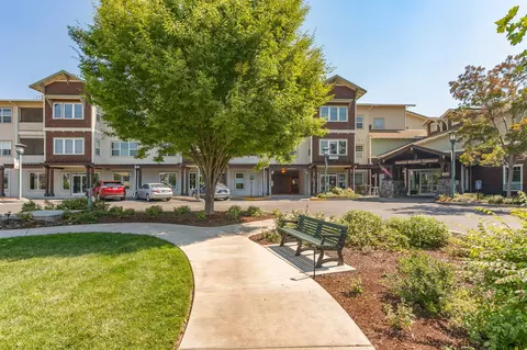 943 Mountain Meadows Cir, Ashland, OR 97520