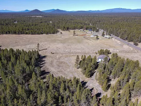 17415 Cedar Ct, Bend, OR 97707 photo 2