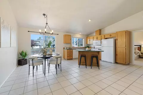Dining - 63266 Gallop Ct, Bend, OR 97701 photo 1 of 2