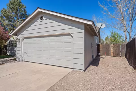 Exterior - 63266 Gallop Ct, Bend, OR 97701 photo 8 of 9