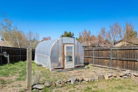 Exterior - 63266 Gallop Ct, Bend, OR 97701 photo 5 of 9