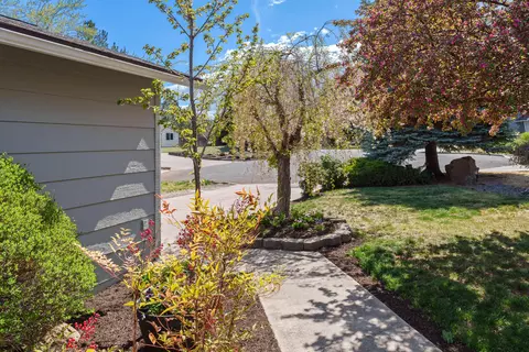 Exterior - 63266 Gallop Ct, Bend, OR 97701 photo 9 of 9
