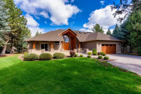 1953 Kingfisher Cir, Redmond, OR 97756
