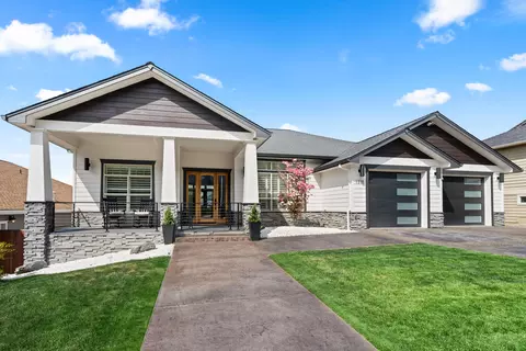 1315 Poppy Ridge Dr, Eagle Point, OR 97524