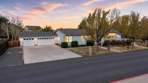 533 NE Shoshone Dr, Redmond, OR 97756