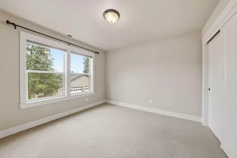 Bedroom - 912 E Timber Pine Dr, Sisters, OR 97759 photo 4 of 7