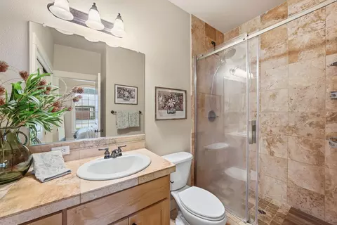 Bath - 912 E Timber Pine Dr, Sisters, OR 97759 photo 2 of 4