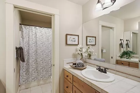 Bath - 912 E Timber Pine Dr, Sisters, OR 97759 photo 4 of 4