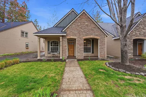 912 E Timber Pine Dr, Sisters, OR 97759
