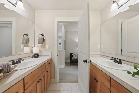 Bath - 912 E Timber Pine Dr, Sisters, OR 97759 photo 3 of 4