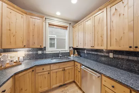 Kitchen - 912 E Timber Pine Dr, Sisters, OR 97759 photo 3 of 4